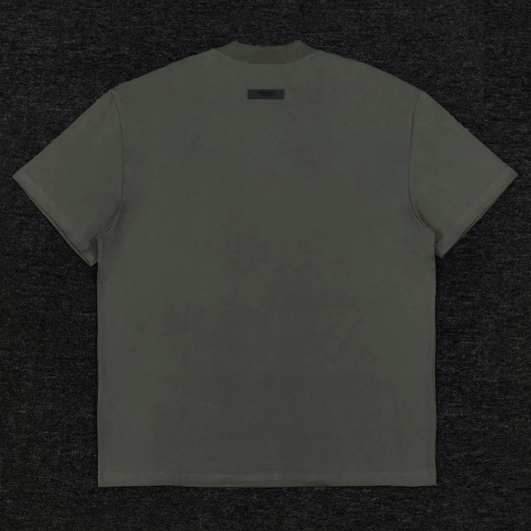 🦋Exclusive for cross-border supply, Hot Sale🦋70 【Light Black】Essentials FW 23 Essentials Shorts Smoke Solid color elastic straight American heavyweight casual short sleeves for men and women Same Style ESSENTIALS was established in Los Angeles, USA in 2018. The original intention of its establishment was to let more people wear affordable Versatile trendy items. In terms of fabric tailoring, it follows the same comfort and fineness as FEAR OF GOD, and the design is simplified from complexity, with the eye-catching "ESSENTIALS" LOGO running throughout. ESSENTIALS has been favored by fashion enthusiasts since its launch, and many European and American superstars are also its loyal buyers, such as KANYE WEST, JUSITN BIEBER, RIHANNA, etc. . . . . The most popular FOG color on the Internet is here, double-row silicone, the original custom-made fabric is soft and comfortable, no color difference, the custom-dyed rib collar is dyed in the same vat, the original Authentic designated flocking printing factory, there are few machines on the market that can produce a three-dimensional 3D feeling, the width and length of each letter and the 3D depth, etc., the ceiling of the industry, that is to say, you don’t need to look closely to know that it is 3D. In the details, we can see that the size of each corner of the hood is symmetrical and made of double-layer fabric. Factory’s great technology is that it can make each corner symmetrical so that it doesn’t look soft and floppy when worn, and it feels stiff. The original OVERSIZE version is full of high street style. Color: Light Black, Haze Blue, Plum, Seal Gray Size: XS-XL (maximum weight) Recommended: Same Style for men and women